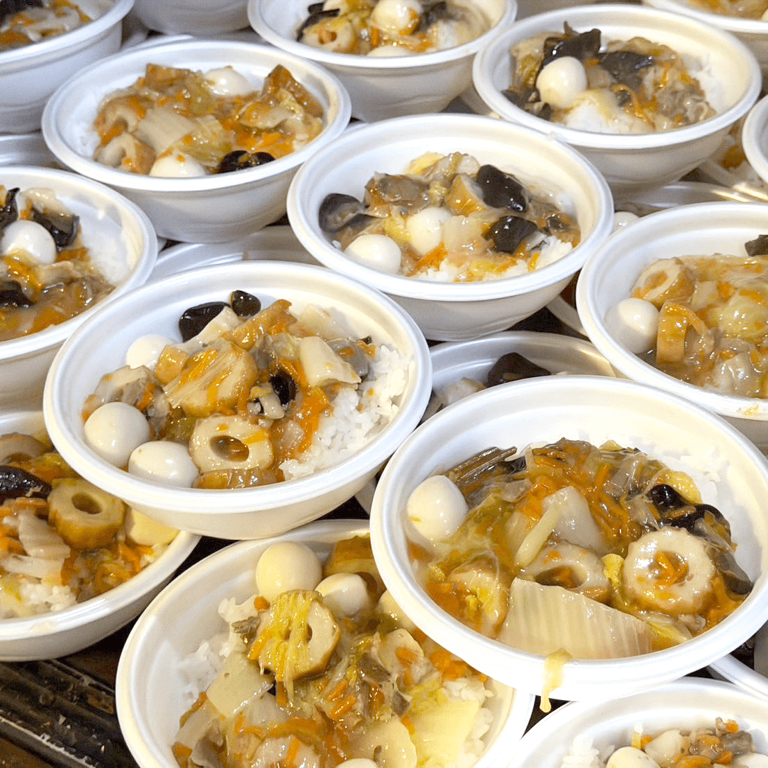 きくらげとうずらたっぷり中華丼