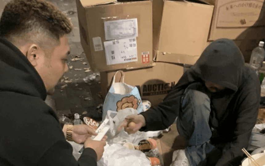 元ホームレスとホームレス。炊き出しを経て。